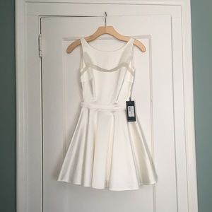 NWT GUESS Off White Cutout Graduation Dress Size 0